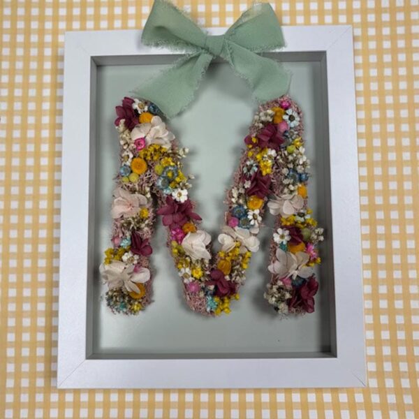 iniciales-con-flor-marco-2