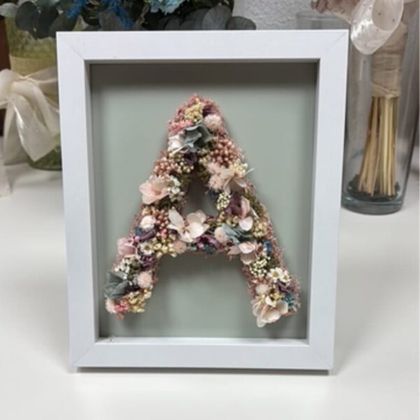 iniciales-con-flor-marco